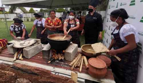 Con Marimba y Pinol, nuestro homenaje a Mamá desde Finca El Pilar | Progreso, en todo lo que hacemos